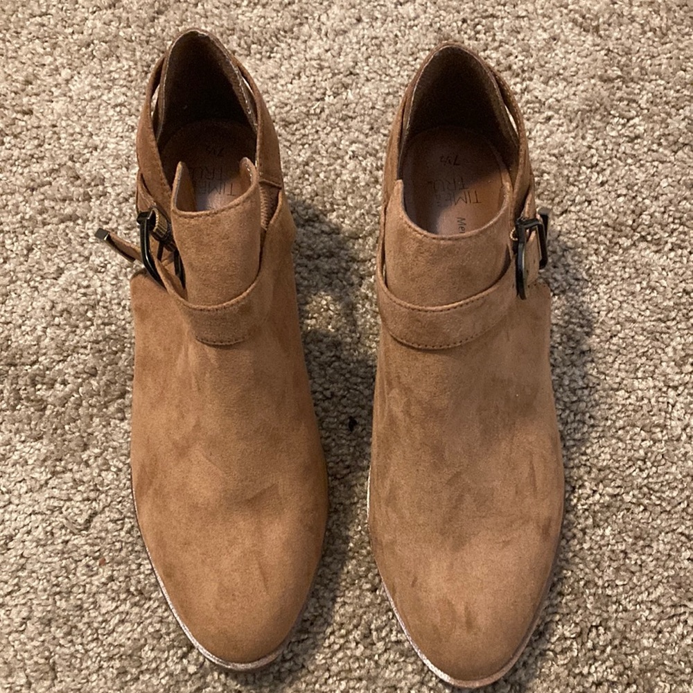 Women tan suede boots